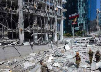 Irán bombardea Haifa e Israel se prepara para una guerra prolongada