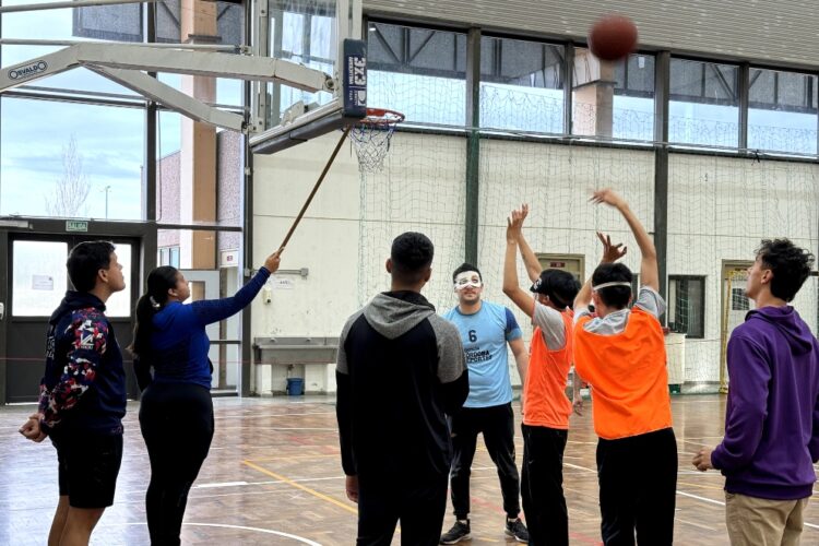 Los entrenamientos regulares se realizan los miércoles y viernes en el Gimnasio Sur del Polo Deportivo Kempes.
