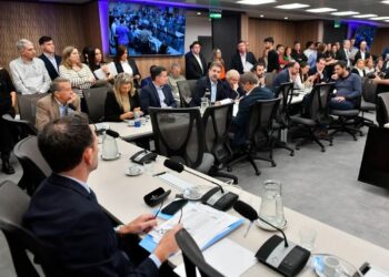 La oposición evalúa impulsar el juicio político a Milei si persiste el bloqueo