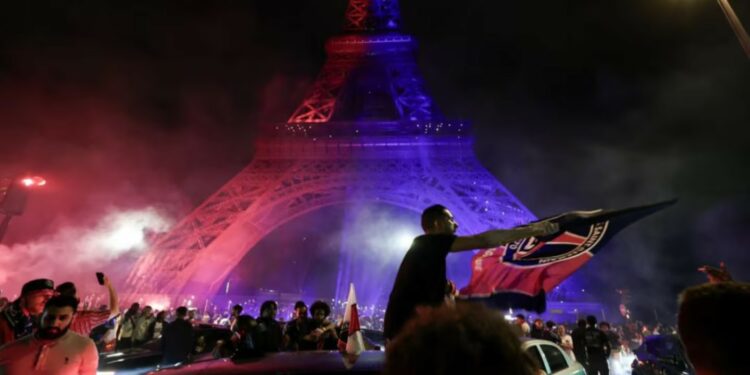 Festejos y descontrol tras la consagración del París Saint-Germain