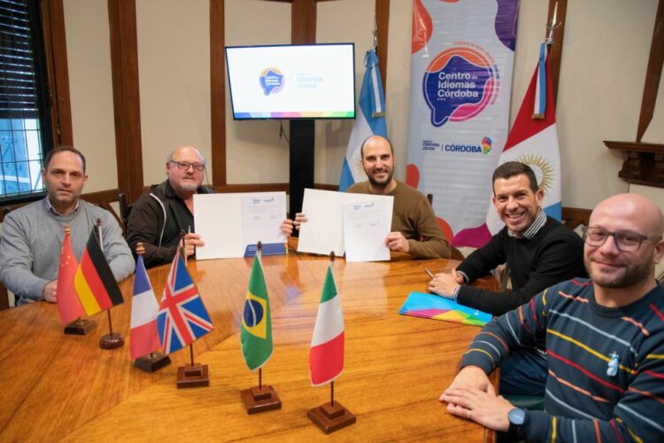 Los alumnos que tienen más de 35 años y cursen en los CENMA y CEIJA podrán inscribirse a los cursos del programa, sin límite de edad.