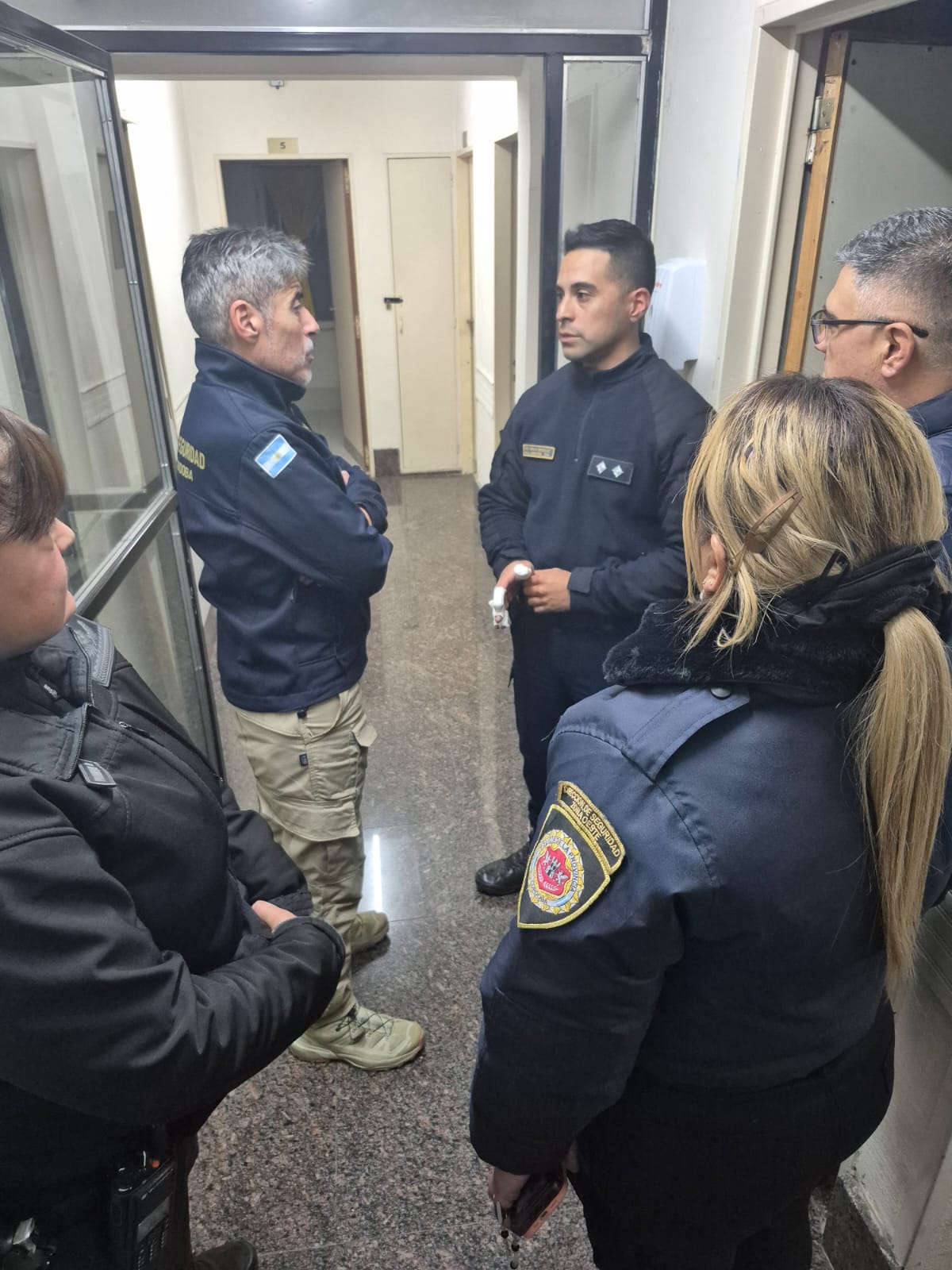 Tres adolescentes le incendiaron el auto y atacaron a un policía con una bomba molotov El ministro de Seguridad, Juan Pablo Quinteros.