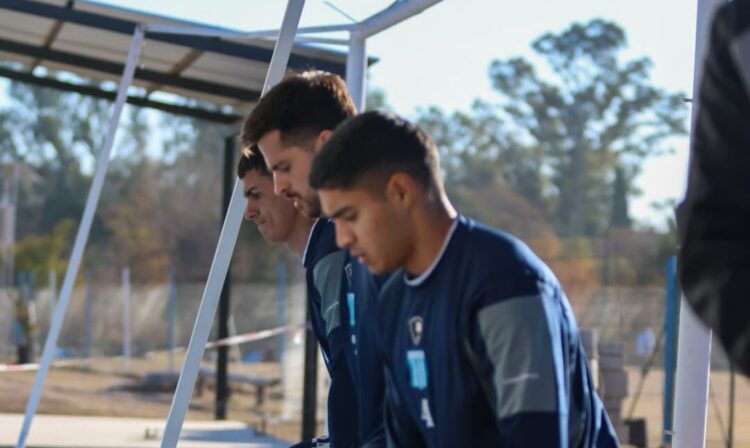 Racing define el equipo para enfrentar a Deportivo Madryn