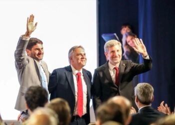 Maximiliano Pullaro, Martín Llaryora y Rogelio Frigerio.