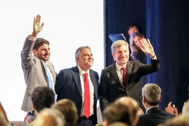 Maximiliano Pullaro, Martín Llaryora y Rogelio Frigerio.