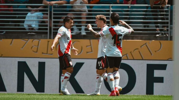 River derrotó a Orawa en el mundial de clubes, y encabeza con triunfo este campeonato.