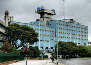 En el Hospital Naval denuncian riesgo de 500 despidos por el cierre de FUSANA