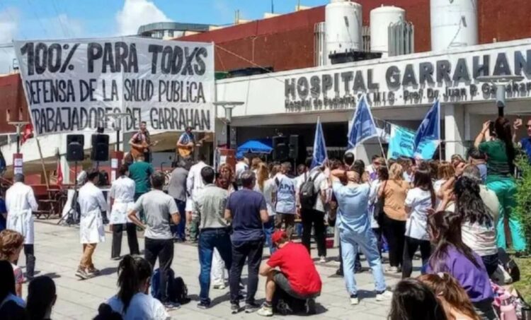 Profesionales del Garrahan acusan de “mentiroso” al Gobierno y convocan a una nueva marcha.