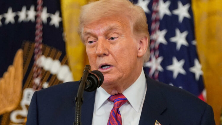 Trump firma un decreto para desalojar de las calles a las personas sin hogar.