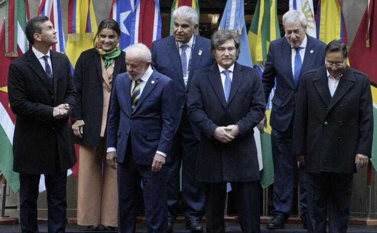 Desde las 10, Milei encabeza la Cumbre de Líderes del Mercosur.