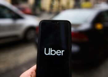 Regulación de apps de viajes: Uber advierte que 4 de 5 conductores quedarían afuera