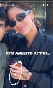 En su regreso de Marruecos con De Paul, Tini fue vista con el anillo de compromiso