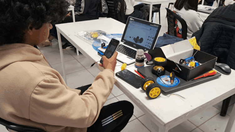 Córdoba participa de una nueva edición de la Copa Robótica Argentina para escuelas secundarias.