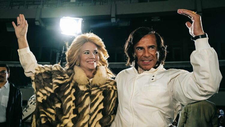 Leonardo Sbaraglia como Carlos Menem y Griselda Siciliani como Zulema Yoma