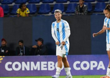 Argentina venció 2-0 a Ecuador y terminó primera de grupo
