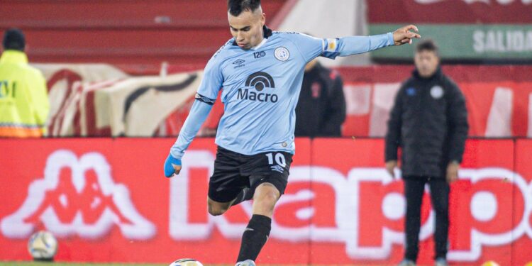 En un contraataque, Lucas Zelarayán se despachó con un golazo.