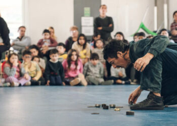 Obras de teatro, funciones de cine, clases de zumba, juegos, kermés, torneos deportivos y otras propuestas pensadas para celebrar en familia.