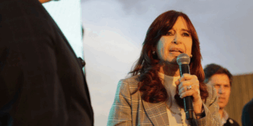Cristina Kirchner criticó a Milei tras la detención en Quilmes: "Borrá ese posteo que te van a meter en cana"