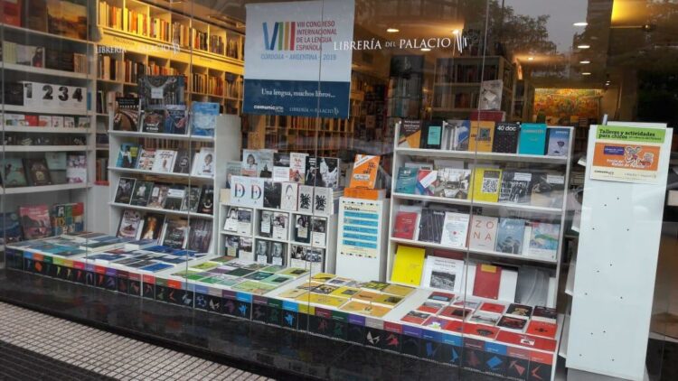 Un espacio dedicado a la escritura de la mano de Emilio Moyano