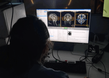 Docentes de la UNC estudiarán qué partes del cerebro se “encienden” frente a diferentes mensajes sobre ahorro de agua.