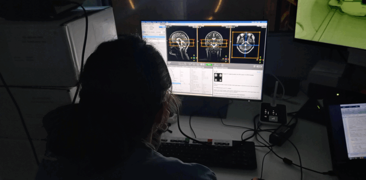 Docentes de la UNC estudiarán qué partes del cerebro se “encienden” frente a diferentes mensajes sobre ahorro de agua.
