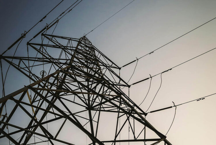 El Gobierno nacional desreguló el sector eléctrico a través del decreto 450/2025, promoviendo la competencia y la inversión privada.
