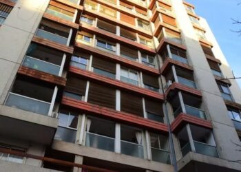 cadáver en un placar