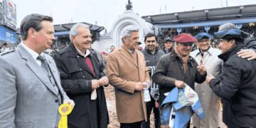 El ministro de Bioagroindustria, Sergió Busso, rubricó el documento. El funcionario provincial además recorrió la muestra, mantuvo reuniones y visitó cabañas.