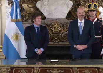 Sin acto del 9 de Julio, Milei festeja con su equipo el cierre de organismos públicos