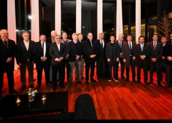 Sin Llaryora, Francos compartió un cóctel con gobernadores