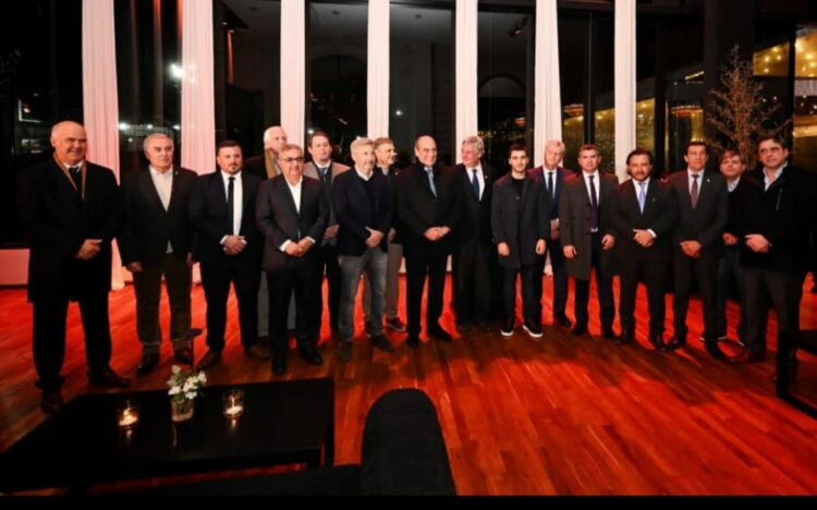 Sin Llaryora, Francos compartió un cóctel con gobernadores