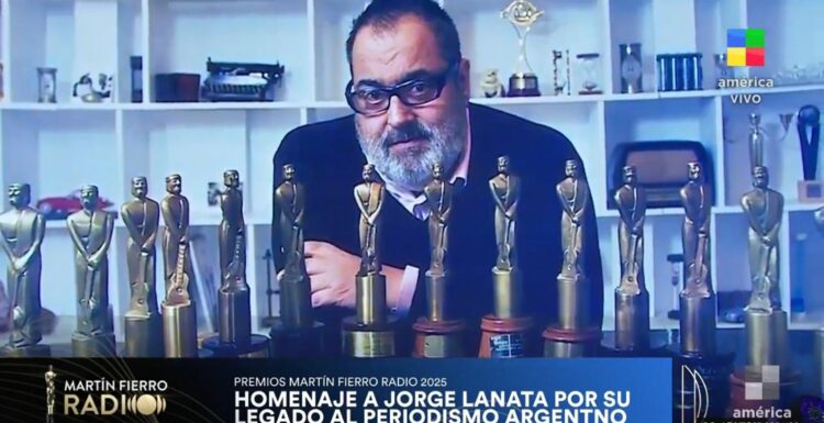 Uno de los homenajes de la noche fue al periodista Jorge Lanata.