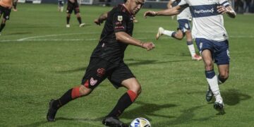 Instituto se hizo fuerte en el bosque y derrotó 1-0 a Gimnasia en La Plata