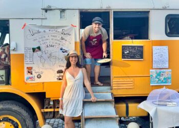 Vivir sobre cuatro ruedas: la pareja francesa que recorre el mundo en motorhome