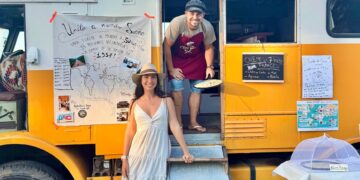 Vivir sobre cuatro ruedas: la pareja francesa que recorre el mundo en motorhome