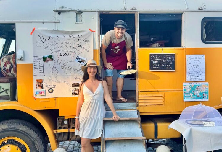 Vivir sobre cuatro ruedas: la pareja francesa que recorre el mundo en motorhome