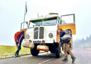 Vivir sobre cuatro ruedas: la pareja francesa que recorre el mundo en motorhome