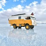Vivir sobre cuatro ruedas: la pareja francesa que recorre el mundo en motorhome Vivir sobre cuatro ruedas: la pareja francesa que recorre el mundo en motorhome