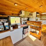 Vivir sobre cuatro ruedas: la pareja francesa que recorre el mundo en motorhome Vivir sobre cuatro ruedas: la pareja francesa que recorre el mundo en motorhome