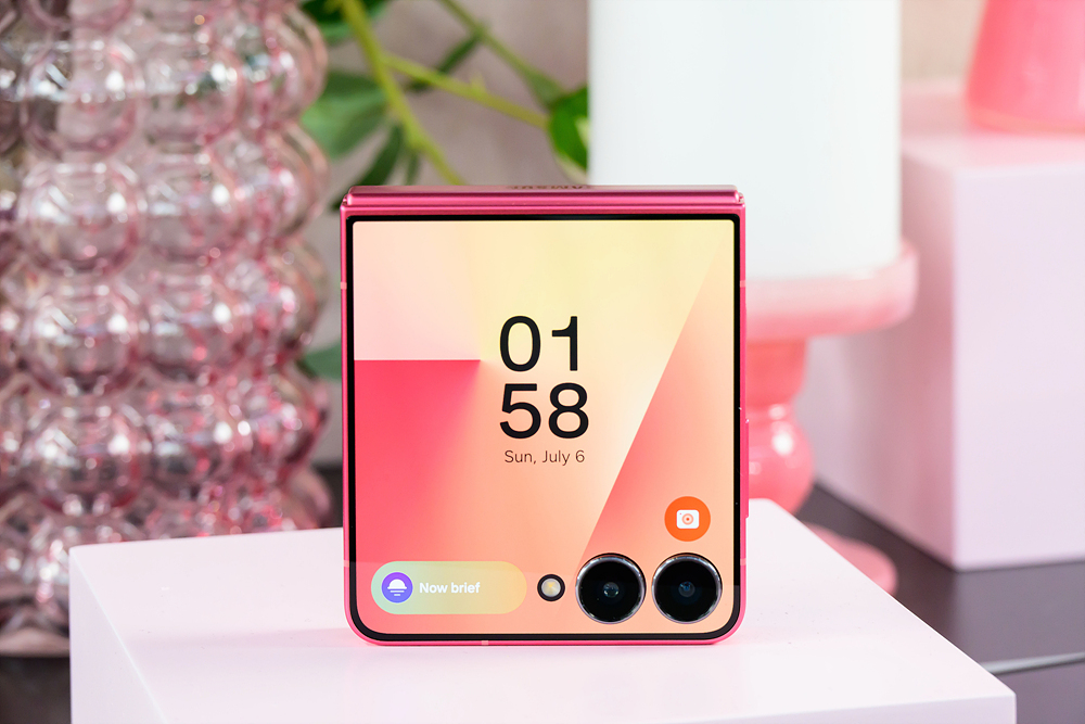 Así son los nuevos plegables Galaxy Z que llegan acompañados de un smartwatch Los biseles ultradelgados permiten que FlexWindow se extienda de borde a borde.