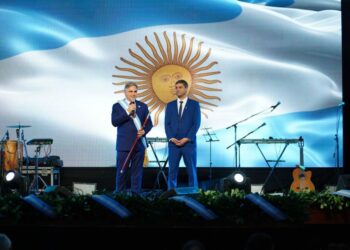 En la tradicional Velada Patria, Llaryora defendió el federalismo