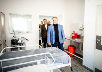 Llaryora amplía la terapia intensiva del Hospital de Niños con una inversión