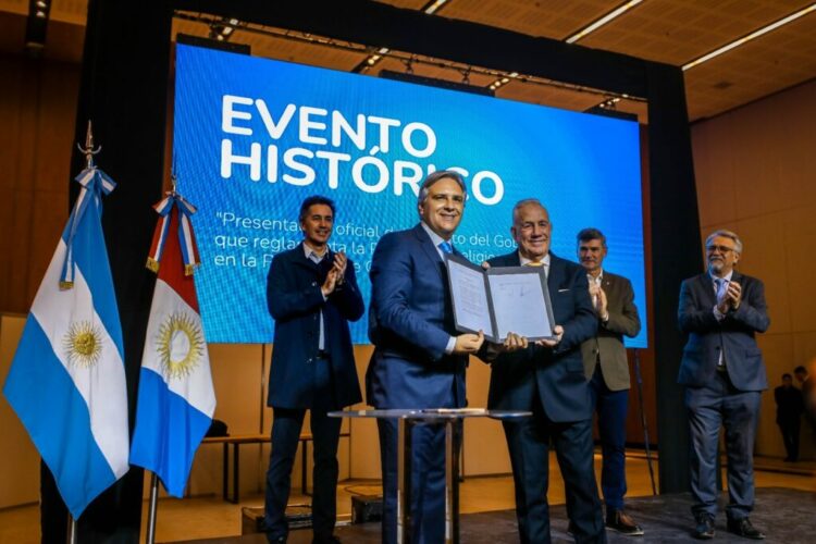 El mandatario fue el invitado especial del Consejo Pastoral Evangélico que contó con la participación de más de 500 pastores de toda la provincia. Iglesias evangélicas