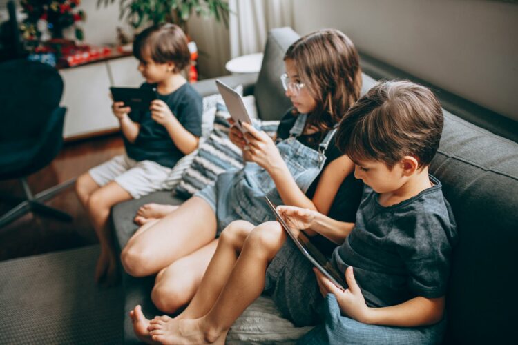 El 46% de los niños entre 6 y 11 años tienen una cuenta en una red social, incluso con las restricciones de edad.