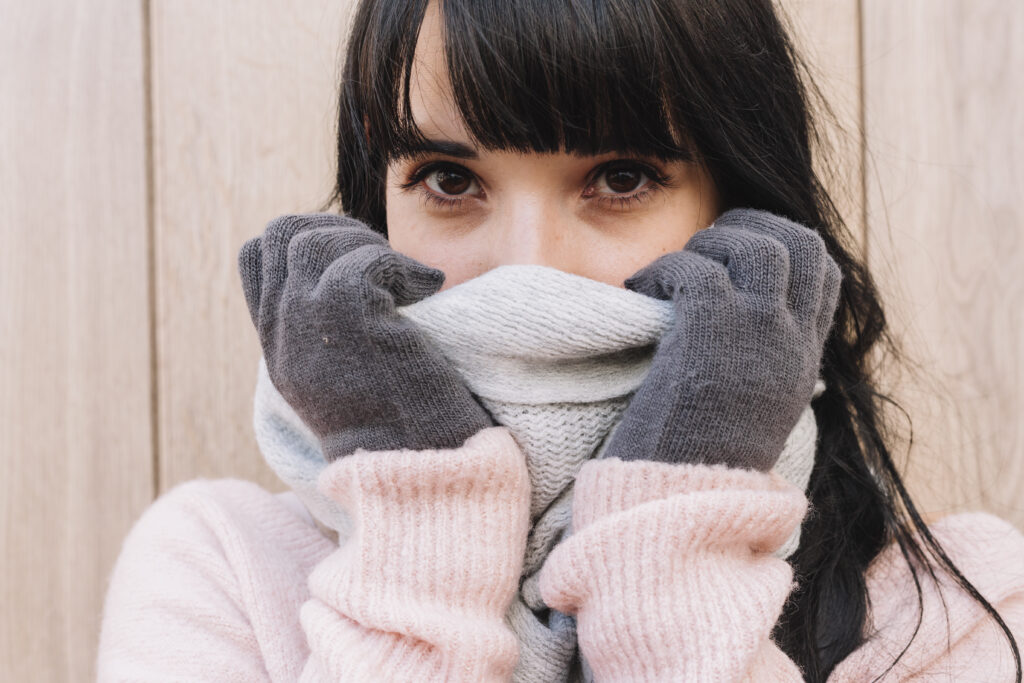 La exposición al viento, los cambios bruscos de temperatura y la sequedad de los ambientes calefaccionados puede generar diversos trastornos cutáneos, sobre todo en el rostro y las manos.