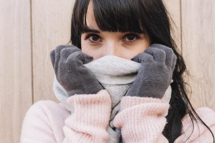 La exposición al viento, los cambios bruscos de temperatura y la sequedad de los ambientes calefaccionados puede generar diversos trastornos cutáneos, sobre todo en el rostro y las manos.