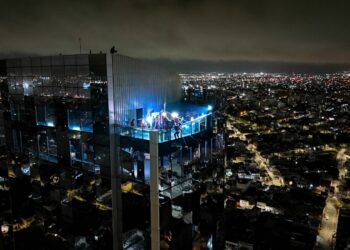 Realizaron anoche un ejercicio de rescate a 120 metros de altura