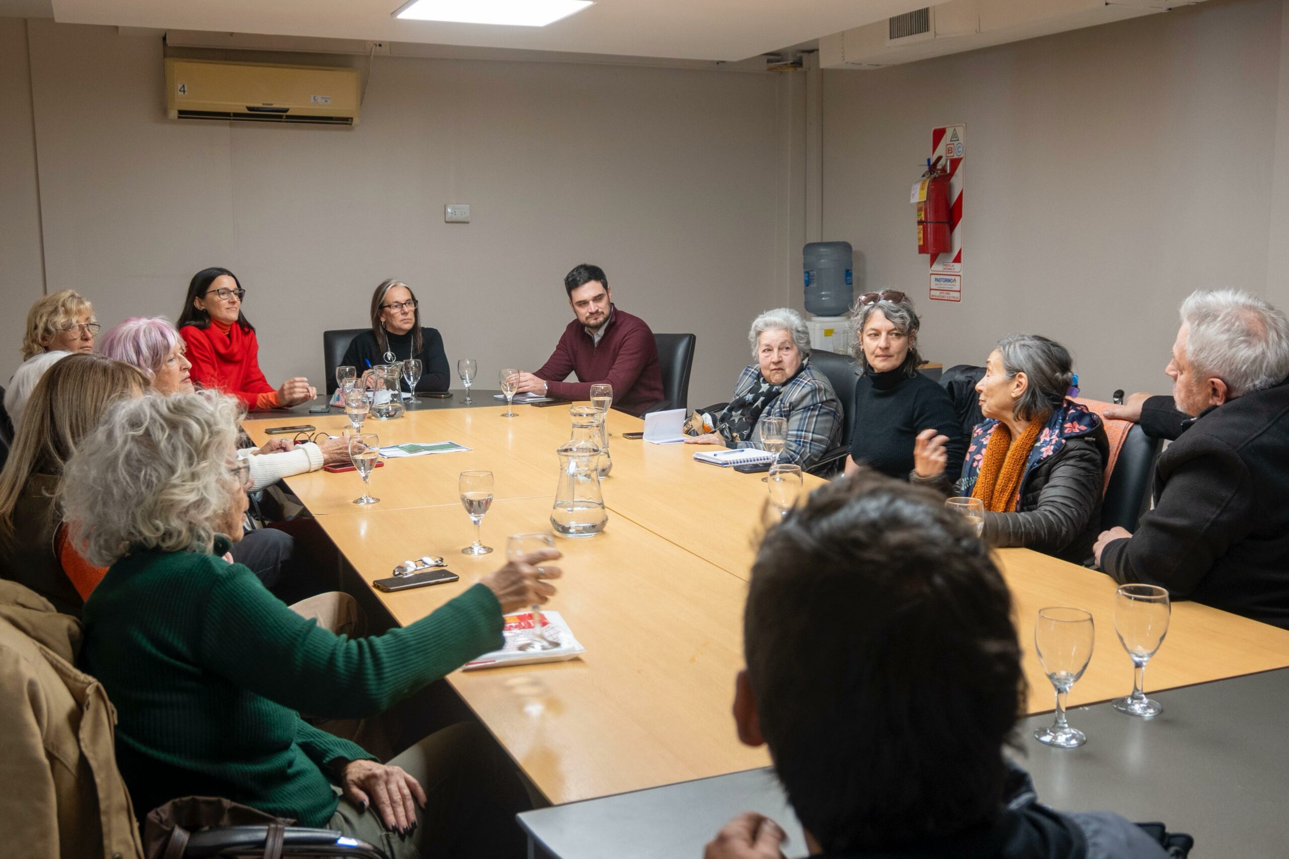 La Provincia compromete recursos para la causa de enterramientos clandestinos Satisfacción de los organismos de DDHH y de familiares querellantes.