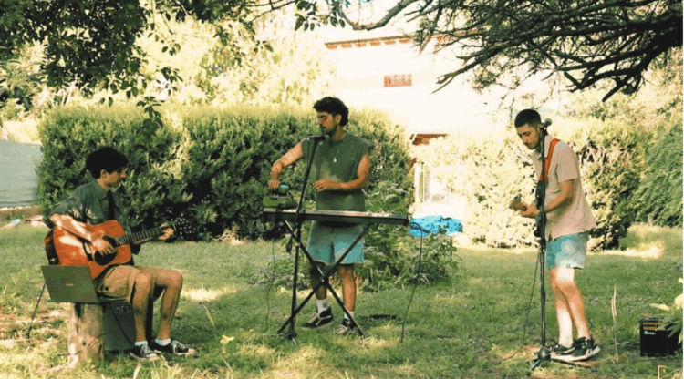 Grupo "Santos Modernos". Maxi Londero (Guitarra) / Gabriel “Puchi” Martínez (Voz y Sintetizadores) / Nico Londero (Batería).