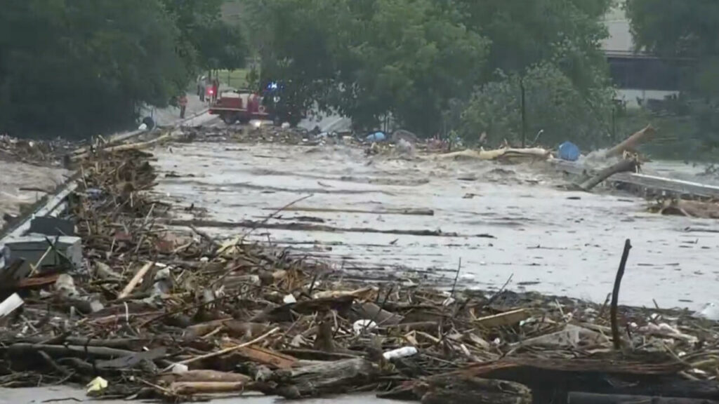 Trump niega su responsabilidad en las inundaciones en Texas